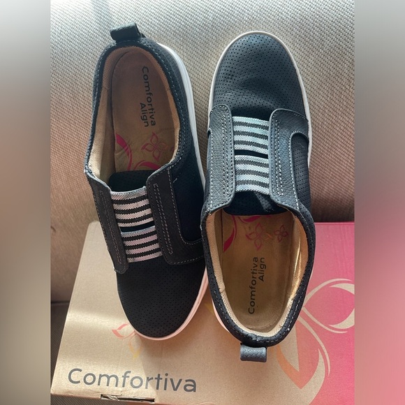 Comfortiva black suede slip on sneakers sz 8m $110 - Picture 2 of 6